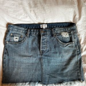Superdown by revolve mini Jean skirtt.